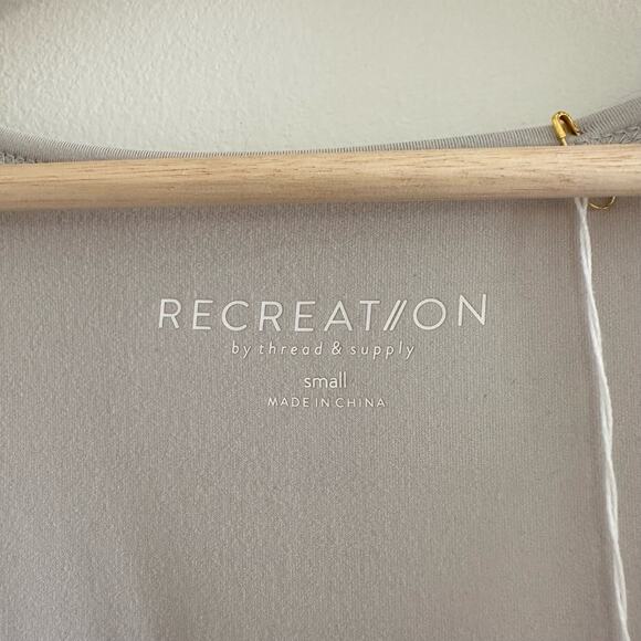 Sporty light grey dress with adjustable string - Picture 3 of 8